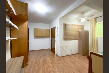 Casa para alugar com 240m², 2 quartos e 4 vagas Casa para alugar com 240m², 2 quartos e 4 vagasSuíte Externa