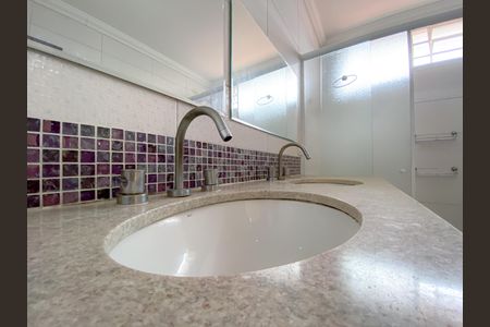 Casa para alugar com 240m², 2 quartos e 4 vagas Casa para alugar com 240m², 2 quartos e 4 vagasBanheiro Social