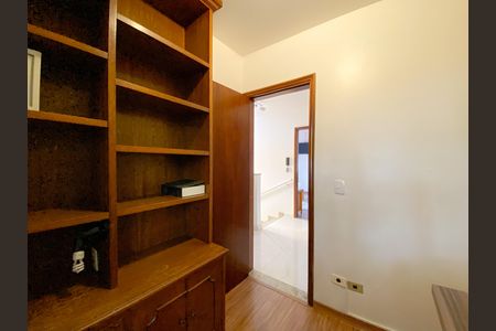 Casa para alugar com 240m², 2 quartos e 4 vagas Casa para alugar com 240m², 2 quartos e 4 vagasEscritorio