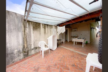 Casa para alugar com 240m², 2 quartos e 4 vagas Casa para alugar com 240m², 2 quartos e 4 vagasQuintal