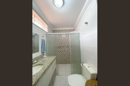 Casa para alugar com 240m², 2 quartos e 4 vagas Casa para alugar com 240m², 2 quartos e 4 vagasBanheiro Suíte