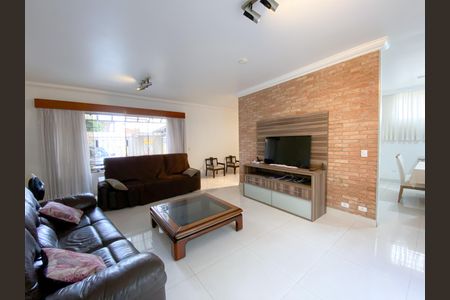 Casa para alugar com 240m², 2 quartos e 4 vagas Casa para alugar com 240m², 2 quartos e 4 vagasSala