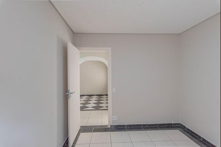 Casa à venda com 750m², 4 quartos e 6 vagas Casa à venda com 750m², 4 quartos e 6 vagasQuarto 2