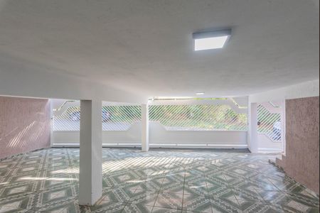 Casa à venda com 750m², 4 quartos e 6 vagas Casa à venda com 750m², 4 quartos e 6 vagasGaragem