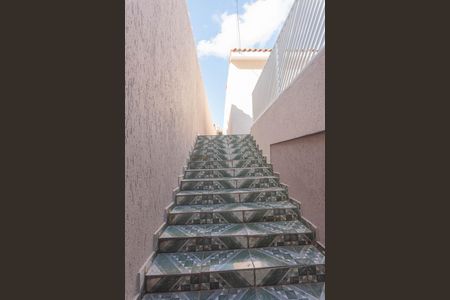 Casa à venda com 750m², 4 quartos e 6 vagas Casa à venda com 750m², 4 quartos e 6 vagasEscada Garagem