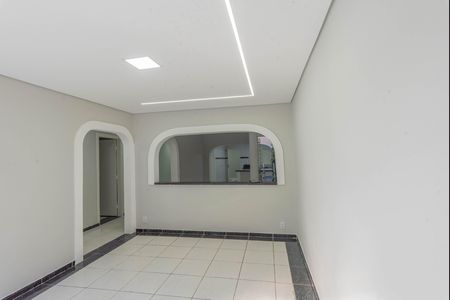 Casa à venda com 750m², 4 quartos e 6 vagas Casa à venda com 750m², 4 quartos e 6 vagasSala