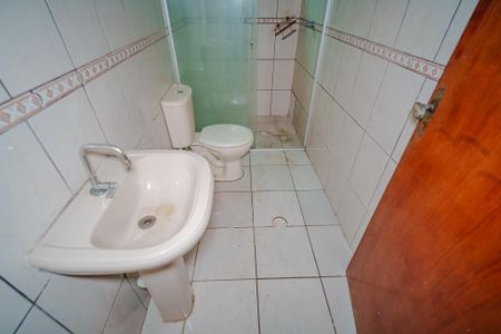 Banheiro de casa para alugar com 1 quarto, 45m² em Raposo Tavares, São Paulo