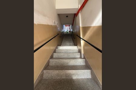 Apartamento à venda com 71m², 2 quartos e 1 vaga Apartamento à venda com 71m², 2 quartos e 1 vagaEscada