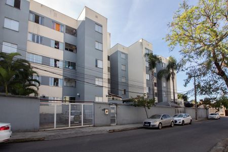 Apartamento à venda com 60m², 2 quartos e 1 vaga Apartamento à venda com 60m², 2 quartos e 1 vagaFachada
