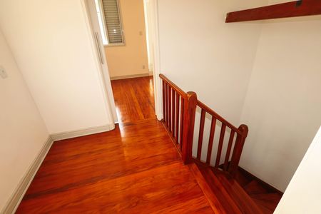 Casa para alugar com 91m², 3 quartos e 1 vagaHall e escadas