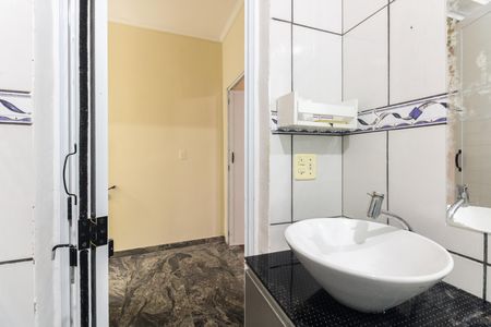 Casa de condomínio para alugar com 80m², 2 quartos e 1 vaga Casa de condomínio para alugar com 80m², 2 quartos e 1 vagaBanheiro