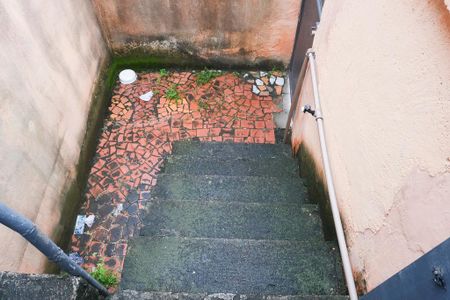 Casa para alugar com 45m², 2 quartos e sem vagaEscada