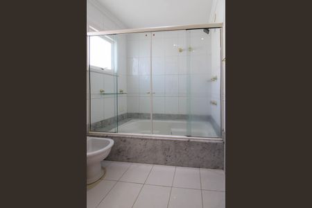 Casa para alugar com 275m², 5 quartos e 4 vagasBanheiro Suíte 1