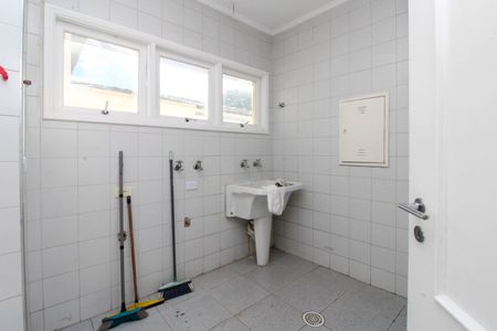 Casa para alugar com 275m², 5 quartos e 4 vagasÁrea de Serviço