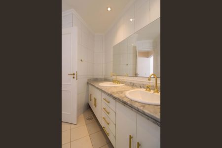 Casa para alugar com 275m², 5 quartos e 4 vagasBanheiro Suíte 1