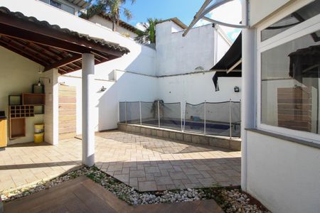 Casa para alugar com 275m², 5 quartos e 4 vagasChurrasqueira