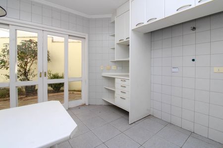 Casa para alugar com 275m², 5 quartos e 4 vagasCozinha 
