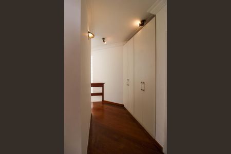 Casa para alugar com 275m², 5 quartos e 4 vagasCorredor Suíte 