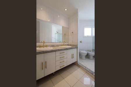 Casa para alugar com 275m², 5 quartos e 4 vagasBanheiro Suíte 1