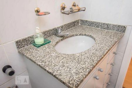 Apartamento à venda com 75m², 2 quartos e 1 vaga Apartamento à venda com 75m², 2 quartos e 1 vagaBanheiro da Suíte