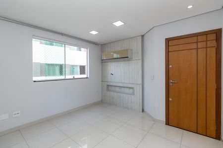 Sala de apartamento para alugar com 3 quartos, 70m² em Planalto, Belo Horizonte