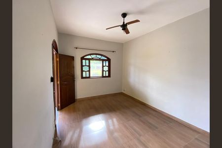 Sala de casa para alugar com 2 quartos, 100m² em Jardim Mariléa, Rio das Ostras