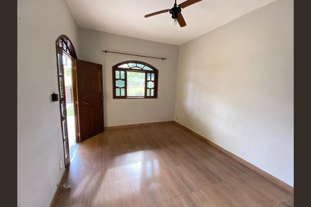 Sala de casa para alugar com 2 quartos, 100m² em Jardim Mariléa, Rio das Ostras