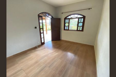 Sala de casa para alugar com 2 quartos, 100m² em Jardim Mariléa, Rio das Ostras