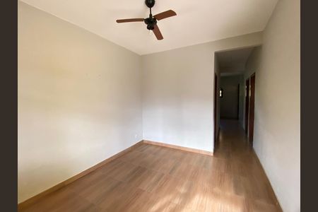 Sala de casa para alugar com 2 quartos, 100m² em Jardim Mariléa, Rio das Ostras