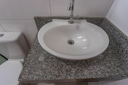 Apartamento para alugar com 70m², 2 quartos e sem vagaBanheiro da suíte 