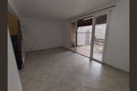 Casa de condomínio para alugar com 96m², 2 quartos e 1 vaga