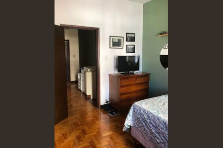 Casa à venda com 220m², 4 quartos e 6 vagas