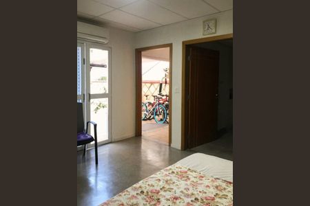 Casa à venda com 4 quartos, 220m² em Vila Olímpia, São Paulo