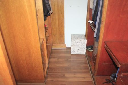 Casa à venda com 180m², 4 quartos e 2 vagasCloset da Suíte 