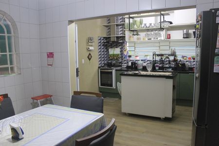 Casa à venda com 180m², 4 quartos e 2 vagasSala de jantar 