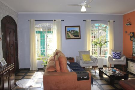 Casa à venda com 180m², 4 quartos e 2 vagasSala 
