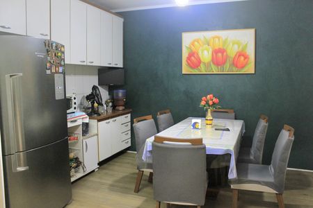 Casa à venda com 180m², 4 quartos e 2 vagasSala de jantar 
