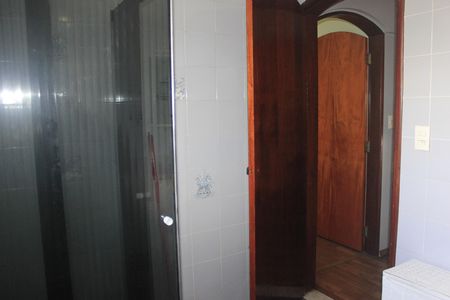 Casa à venda com 180m², 4 quartos e 2 vagasBanheiro social 