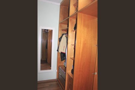 Casa à venda com 180m², 4 quartos e 2 vagasCloset da Suíte 