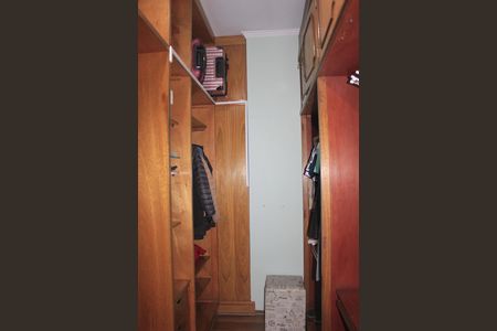 Casa à venda com 180m², 4 quartos e 2 vagasCloset da Suíte 