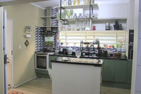 Casa à venda com 180m², 4 quartos e 2 vagasCozinha 