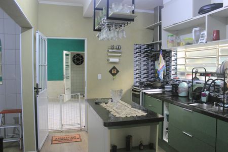 Casa à venda com 180m², 4 quartos e 2 vagasCozinha 