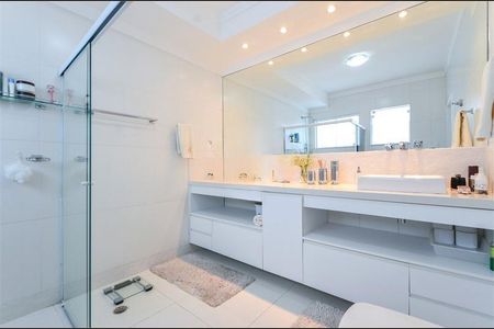 Casa à venda com 264m², 4 quartos e 3 vagas