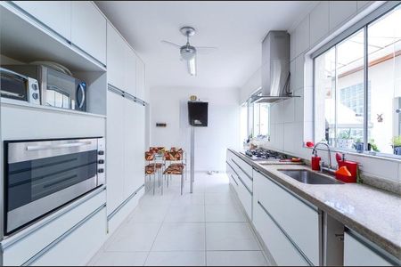 Casa à venda com 264m², 4 quartos e 3 vagas