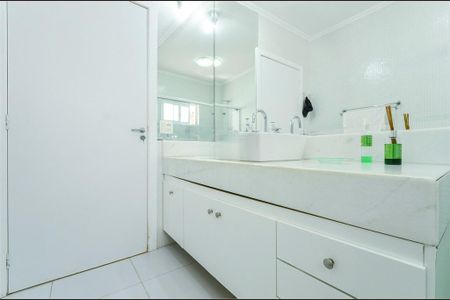 Casa à venda com 264m², 4 quartos e 3 vagas
