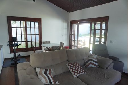 Sala de TV de casa de condomínio à venda com 4 quartos, 322m² em Alphaville, Santana de Parnaíba