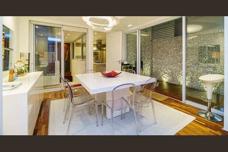 Casa à venda com 3 quartos, 450m² em Pacaembu, São Paulo