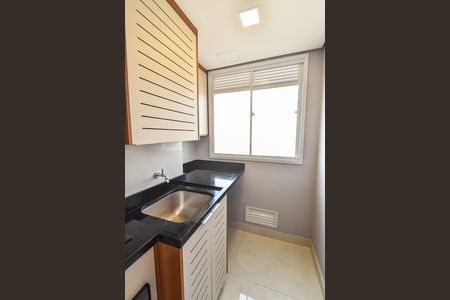 Área de serviço de apartamento para alugar com 2 quartos, 56m² em Liberdade, São Paulo