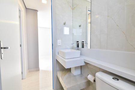 Apartamento para alugar com 56m², 2 quartos e 1 vaga Apartamento para alugar com 56m², 2 quartos e 1 vagaBanheiro social