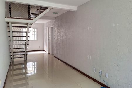Casa de condomínio à venda com 115m², 3 quartos e 2 vagasSala